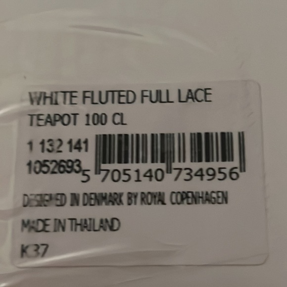 Royal Copenhagen White Fluted Full Lace Teapot 100 CL - Picture 11 of 12
